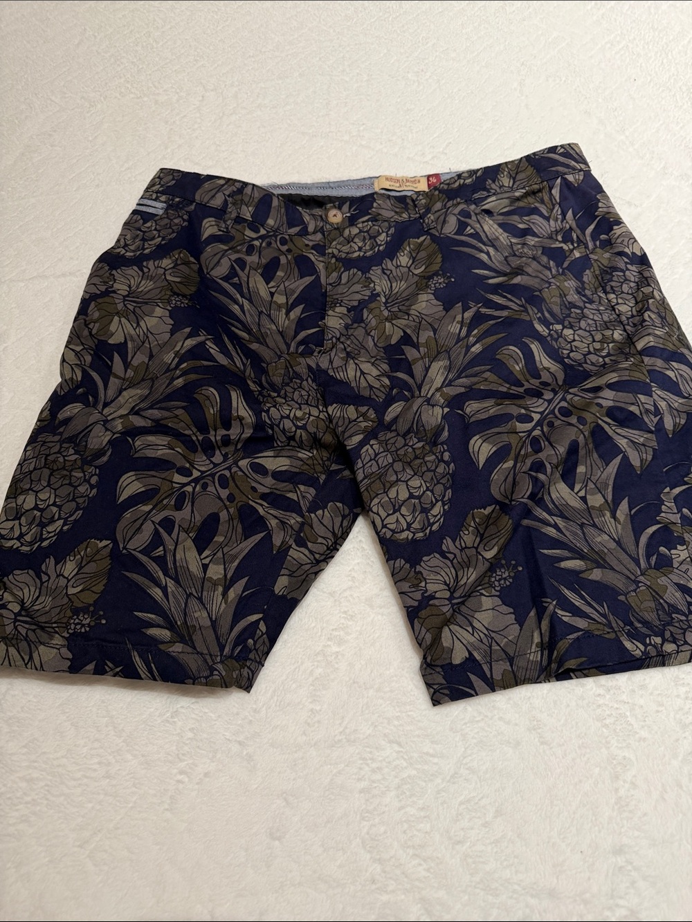 Hudson & Barrow Mens Shorts Pineapple Design size 36